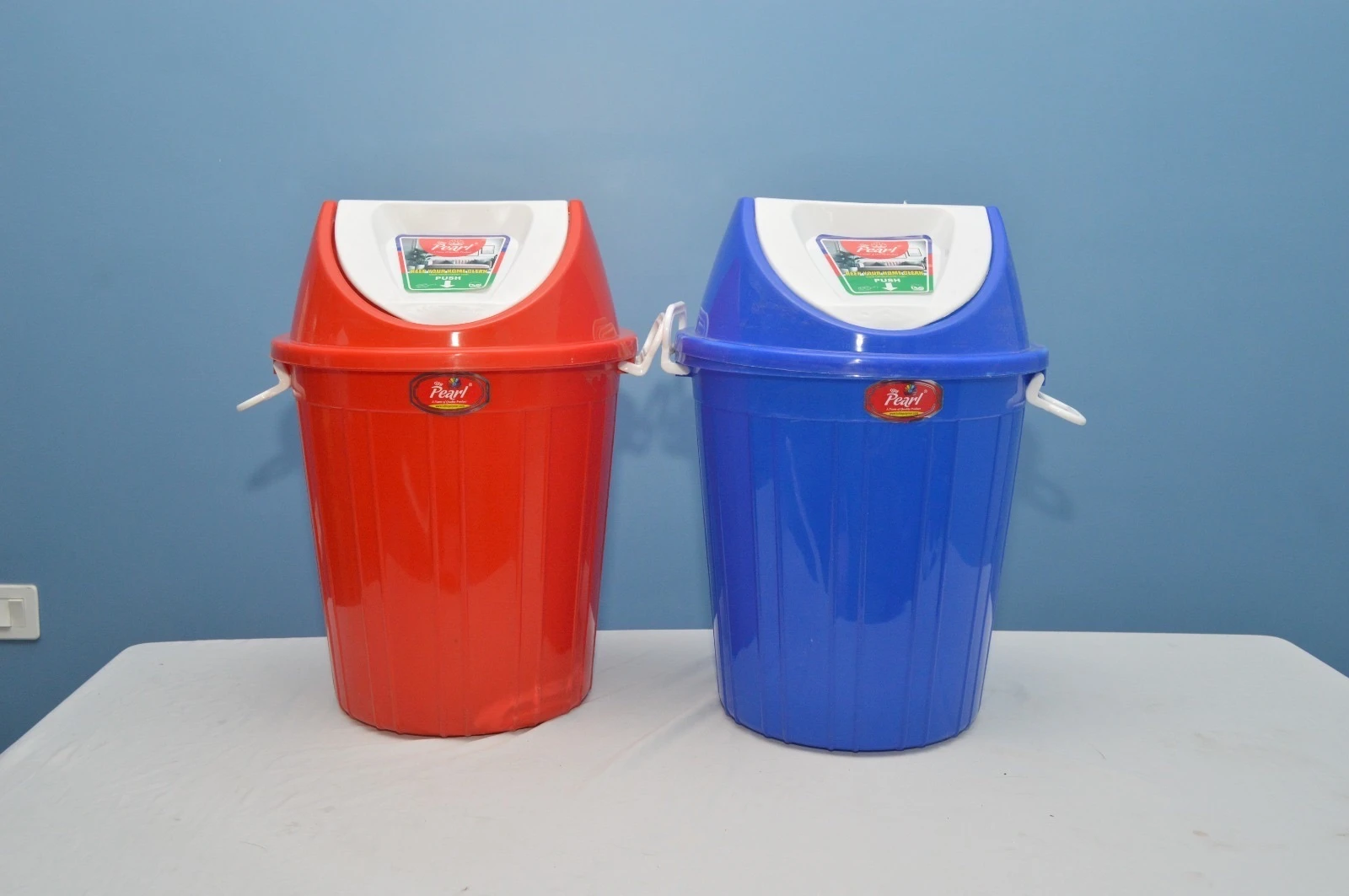 Swing-Lid Bin